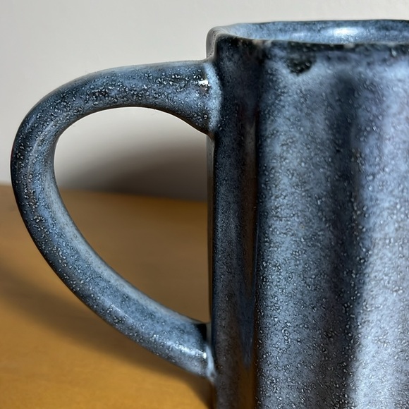 MUG - Grey Mug with Ridges - Picture 2 of 5